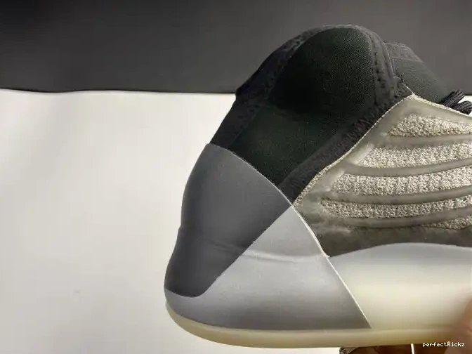 Barium H68771 Quantum Yeezy Adidas 0529